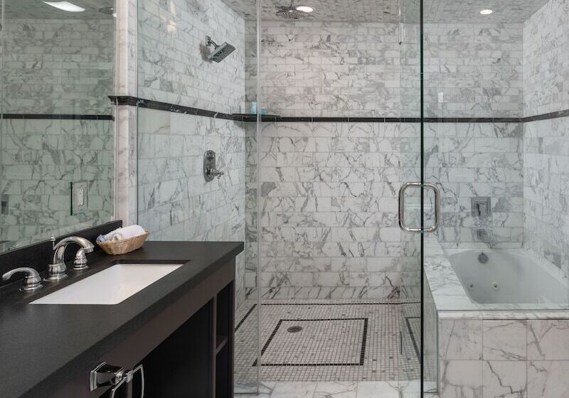 스위트, Glenmore Plaza