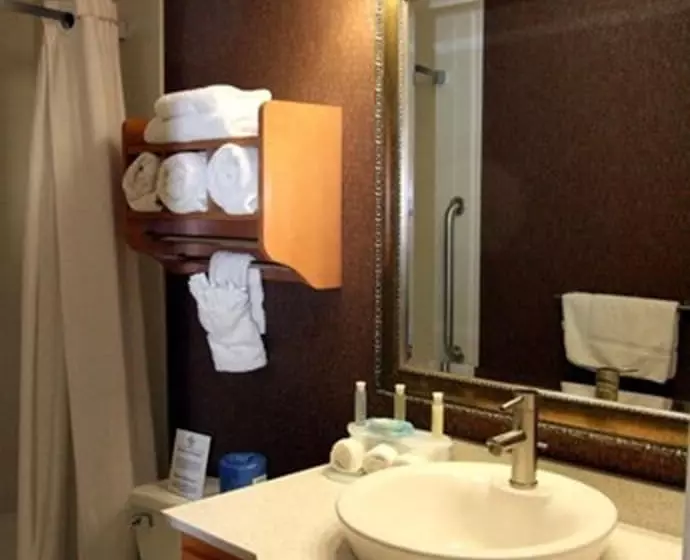 ２ダブルベッドのスタンダードルーム, Holiday Inn Express Monterey   Cannery Row, An Ihg