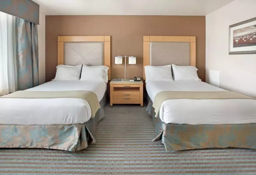 ２ダブルベッドのスタンダードルーム, Holiday Inn Express Monterey   Cannery Row, An Ihg