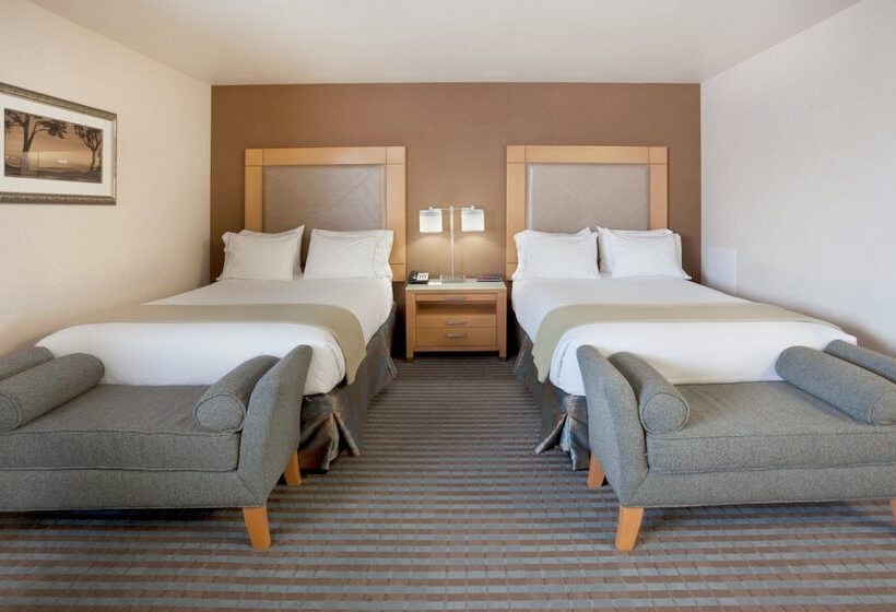 غرفه قياسيه سريرين مزدوجين, Holiday Inn Express Monterey   Cannery Row, An Ihg