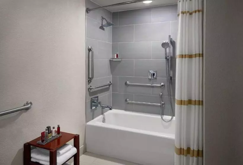キングサイズベッドのスタンダードルーム, Marriott Tampa Westshore