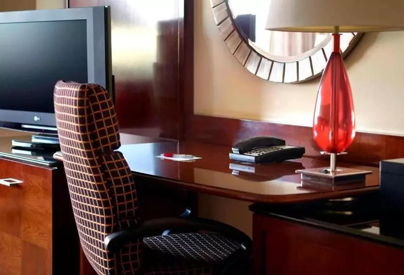 キングサイズベッドのスタンダードルーム, New Orleans Marriott Metairie At Lakeway