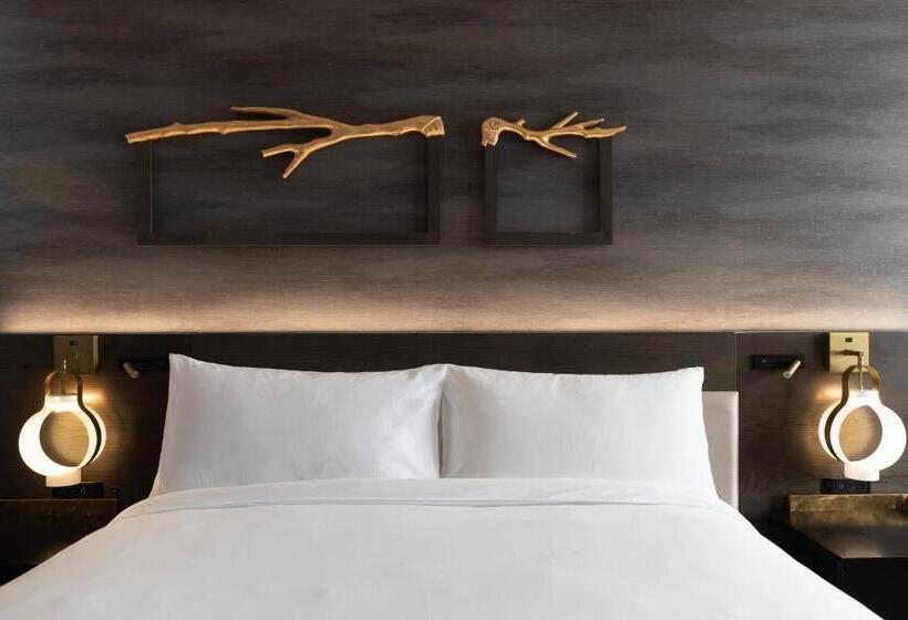 اتاق استاندارد با تخت بزرگ, Renaissance Chicago North Shore