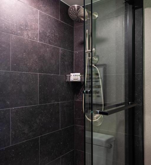 اتاق استاندارد با تخت بزرگ, Renaissance Chicago North Shore