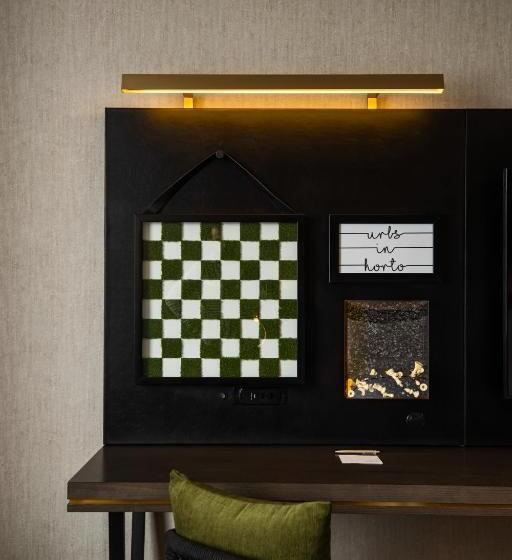 اتاق استاندارد با تخت بزرگ, Renaissance Chicago North Shore