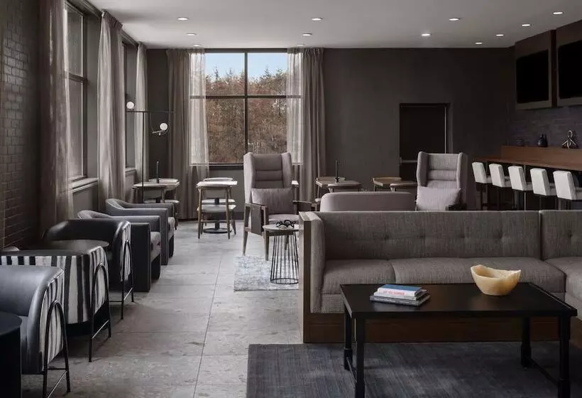 クラブルーム, Renaissance Chicago North Shore