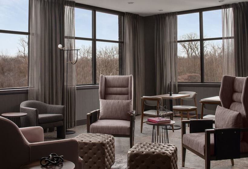 اتاق کلاب, Renaissance Chicago North Shore