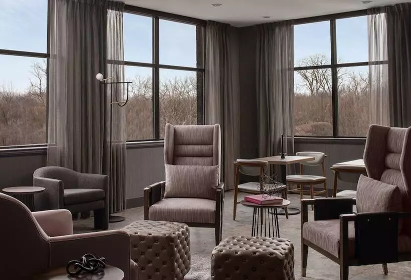 クラブルーム, Renaissance Chicago North Shore