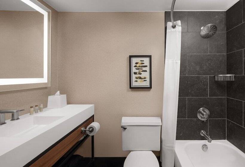 اتاق کلاب, Renaissance Chicago North Shore