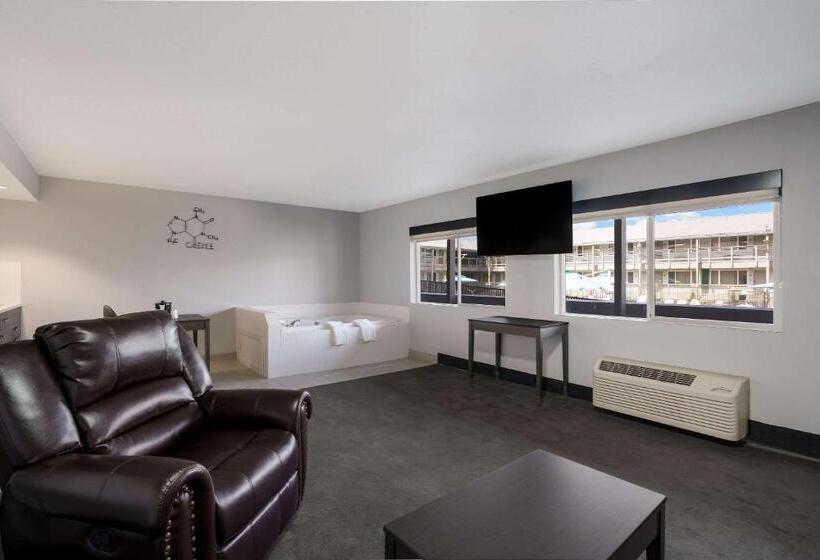 جناح سرير كينج, Richland Riverfront Hotel, Ascend Hotel Collection