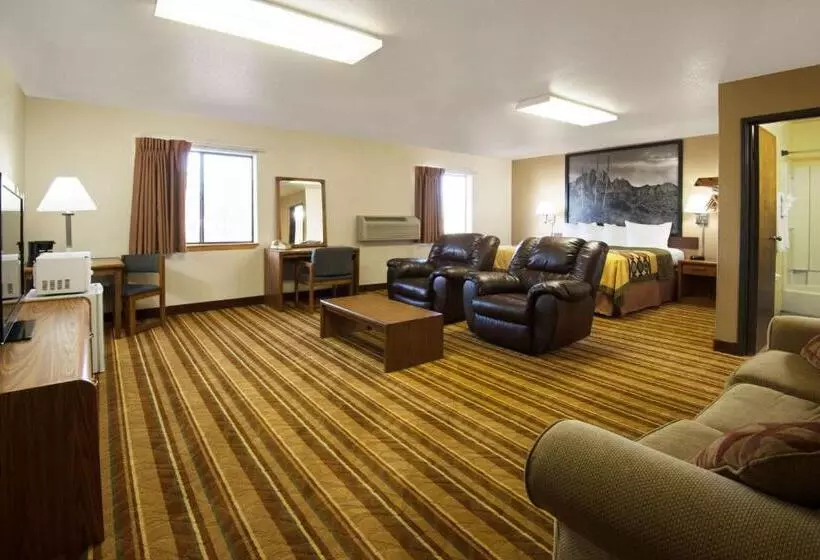 Deluxe Suite King Bed, Super 8 By Wyndham Las Cruces/white Sands Area