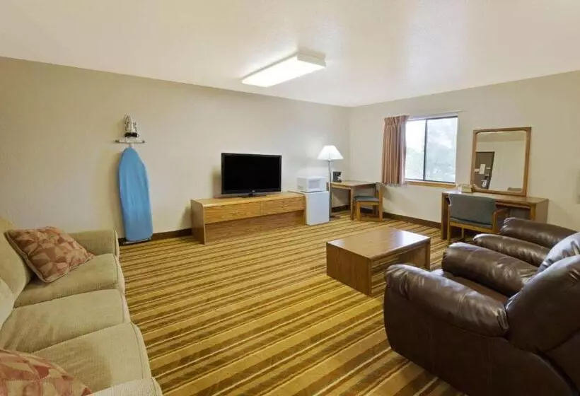 Deluxe Suite King Bed, Super 8 By Wyndham Las Cruces/white Sands Area