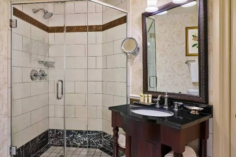اتاق استاندارد با تخت بزرگ, The Brown Palace Hotel And Spa, Autograph Collection