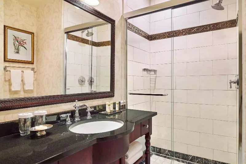 اتاق استاندارد با تخت بزرگ, The Brown Palace Hotel And Spa, Autograph Collection
