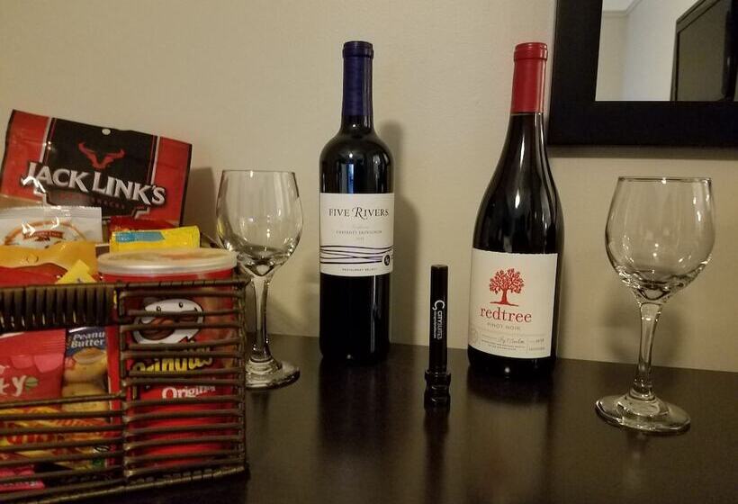 غرفة ديلوكس, The Willows