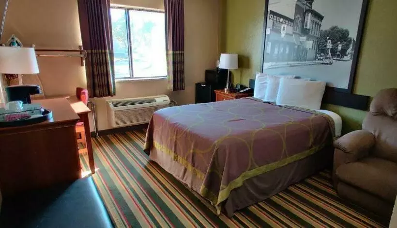 اتاق استاندارد برای معلولان, Super 8 By Wyndham Champaign