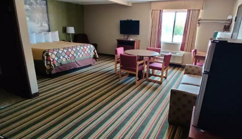 Deluxe Suite King Bed, Super 8 By Wyndham Champaign
