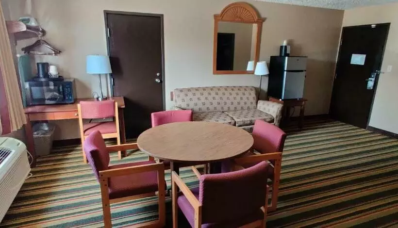 Deluxe Suite King Bed, Super 8 By Wyndham Champaign