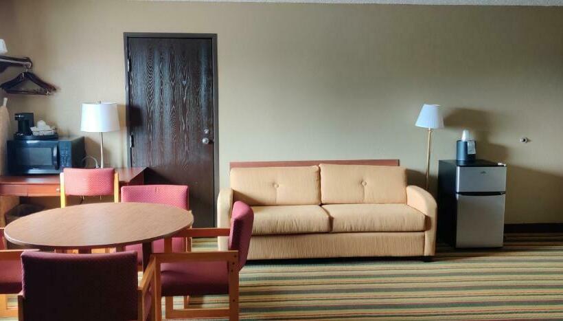 スタンダードスタジオ, Super 8 By Wyndham Champaign