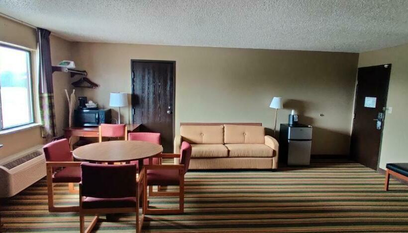 スタンダードスタジオ, Super 8 By Wyndham Champaign