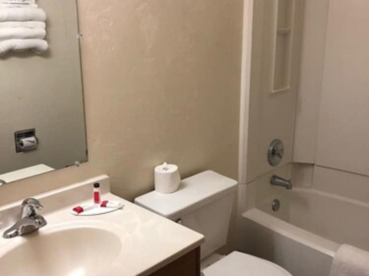 جناح, Super 8 By Wyndham Klamath Falls