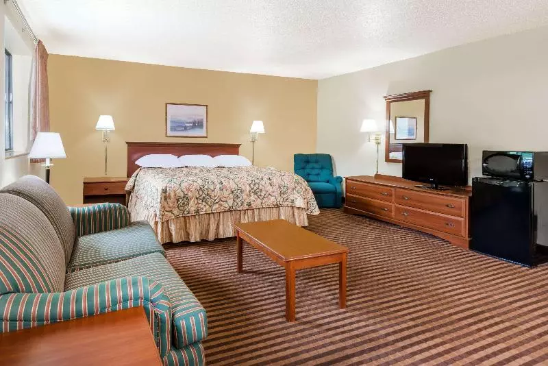 キングサイズベッドのスイートルーム, Super 8 By Wyndham La Vale/cumberland Area