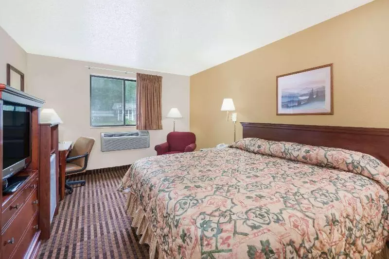キングサイズベッドのスタンダードルーム, Super 8 By Wyndham La Vale/cumberland Area