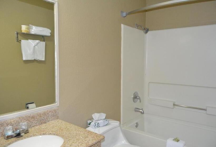 Стандартный Номер Кровать Кинг, Super 8 By Wyndham Topeka/wanamaker Rd/i70