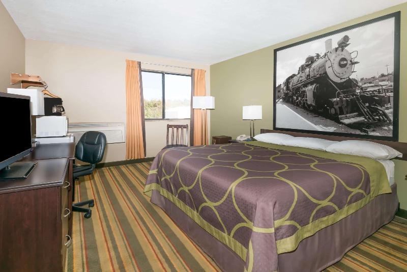 Стандартный Номер Кровать Кинг, Super 8 By Wyndham Topeka/wanamaker Rd/i70