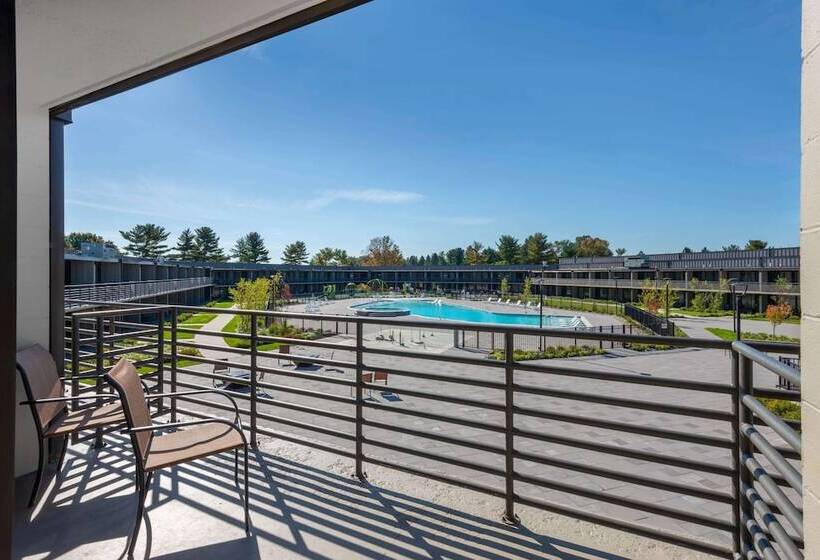 풀장 전망 디럭스 룸, Wyndham Lancaster Resort And Convention Center