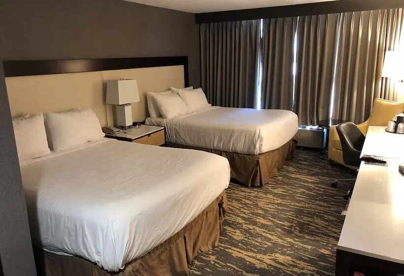 اتاق لوکس با چشم‌انداز استخر, Wyndham Lancaster Resort And Convention Center