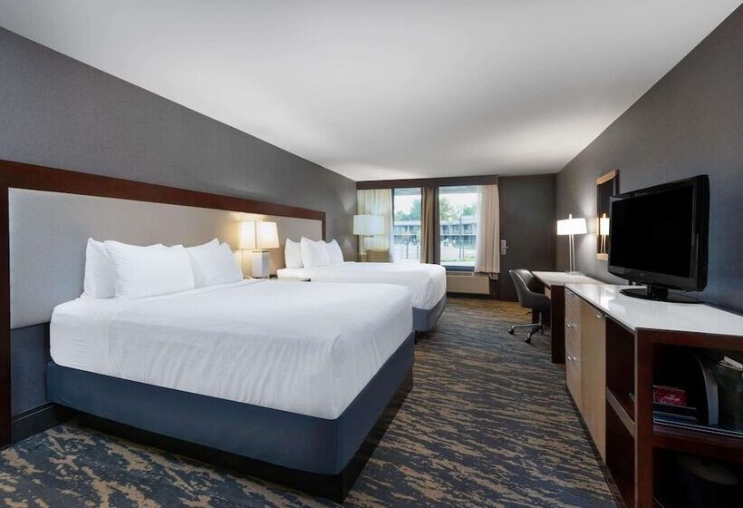 수피리어 룸 풀장 전망, Wyndham Lancaster Resort And Convention Center