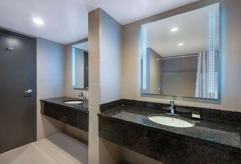 디럭스 스위트, Wyndham Lancaster Resort And Convention Center
