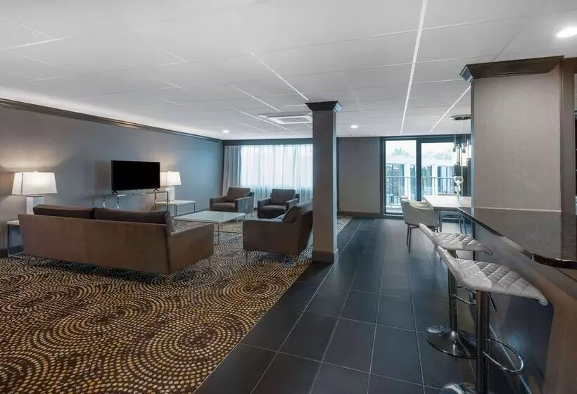 سوییت لوکس, Wyndham Lancaster Resort And Convention Center