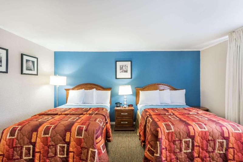 수피리어 룸 풀장 전망, Wyndham Lancaster Resort And Convention Center