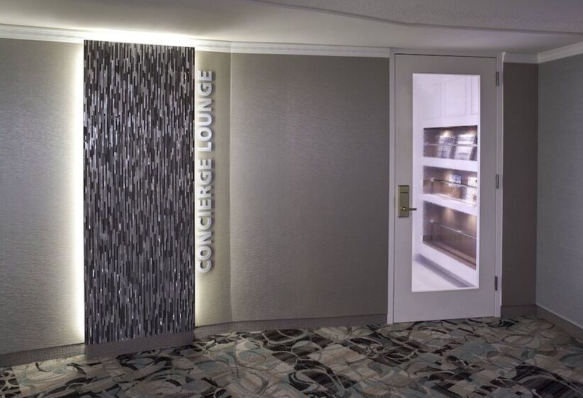 스탠다드 룸 더블 침대, Detroit Marriott At The Renaissance Center