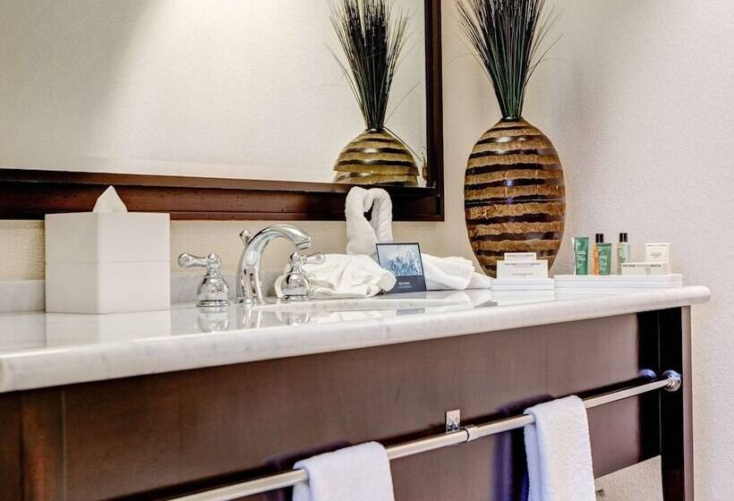 سوئیت پرزیدنت, Hilton Orrington / Evanston