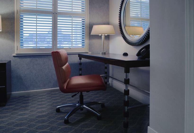 سوئیت پرزیدنت, Hilton Orrington / Evanston