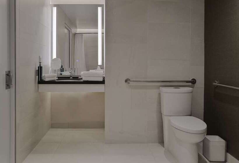 غرفة قياسية سرير كينج, Hilton Waco