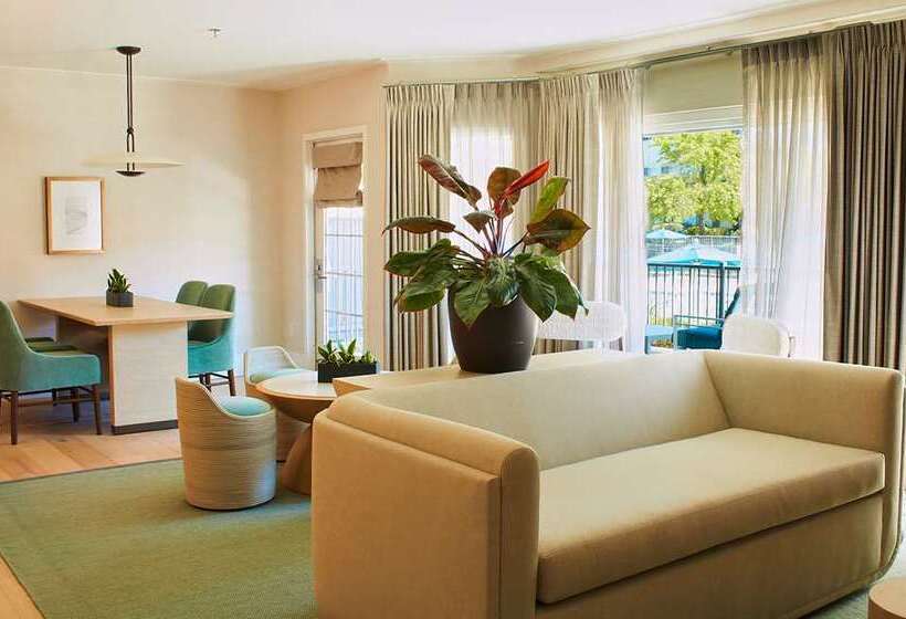 غرفة قياسية سرير كينج, Hilton Waco