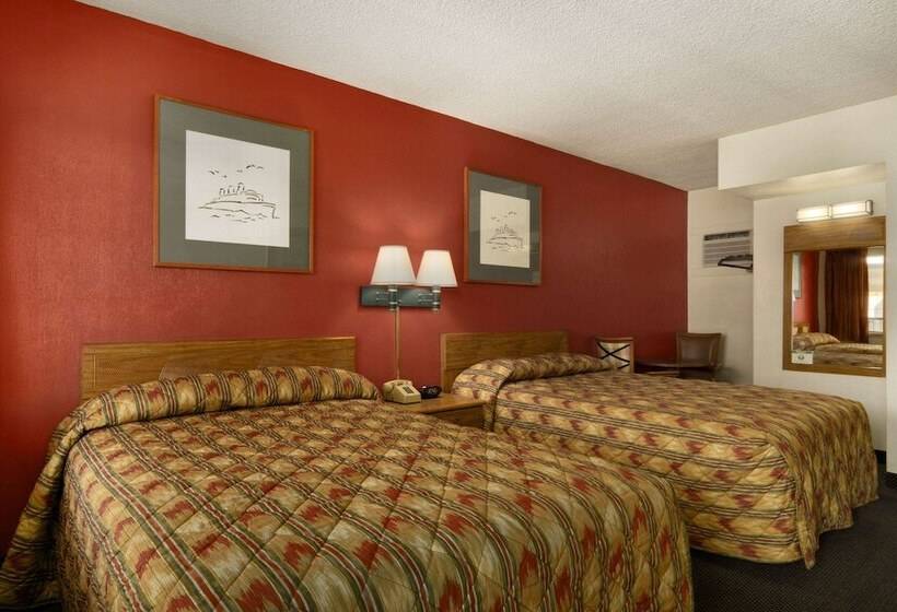 带2个双人床的标准工作室, Howard Johnson By Wyndham Flagstaff University West