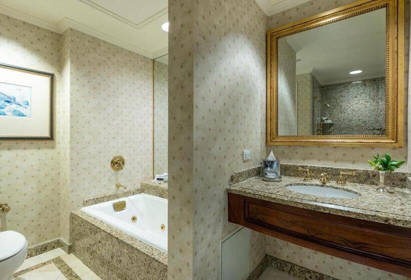 سوئیت با چشمانداز رودخانه, Monteleone, New Orleans