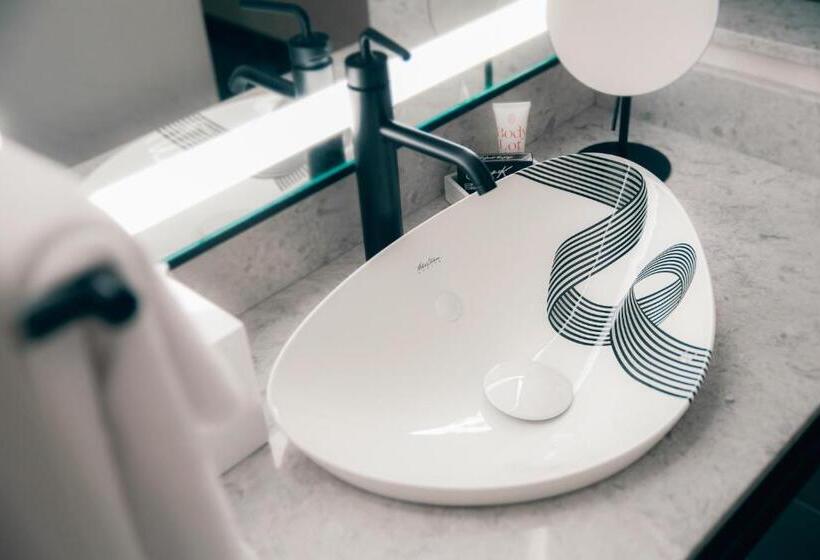 Студио Стандарт Кровать Кинг, Saint Kate   The Arts