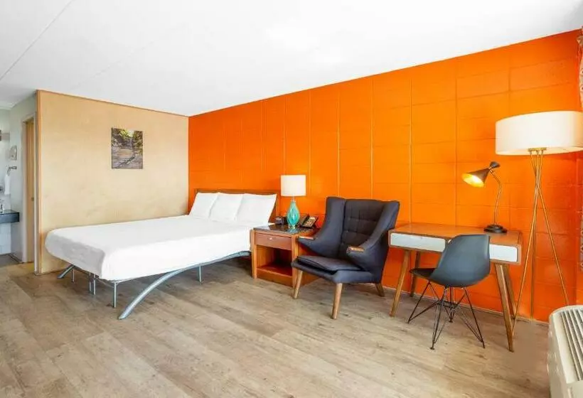 キングサイズベッドのスタンダードルーム, Starved Rock Motor Inn Travelodge By Wyndham