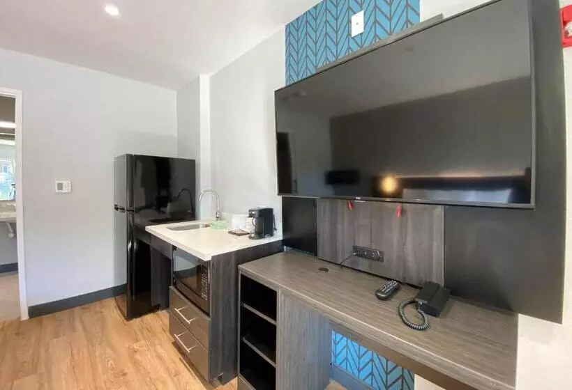 身障者適用キングサイズベッドルーム, Studio 6 Suites Stockton, Ca Waterfront