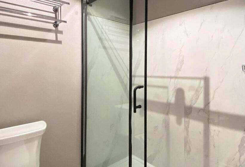 غرفة قياسية رباعية, Studio 6 Suites Stockton, Ca Waterfront