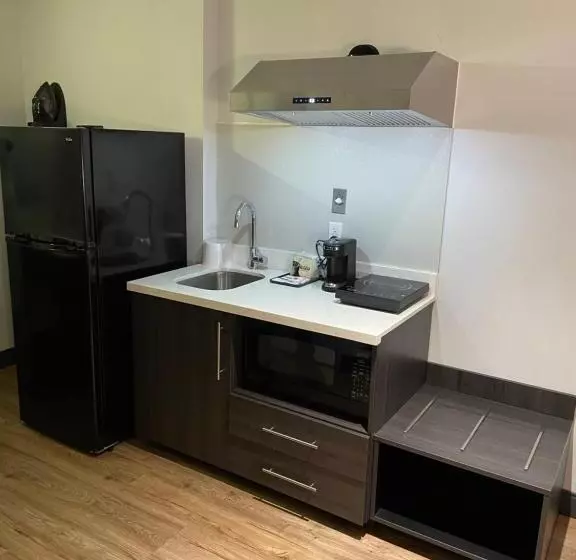 デラックスの４人部屋, Studio 6 Suites Stockton, Ca Waterfront