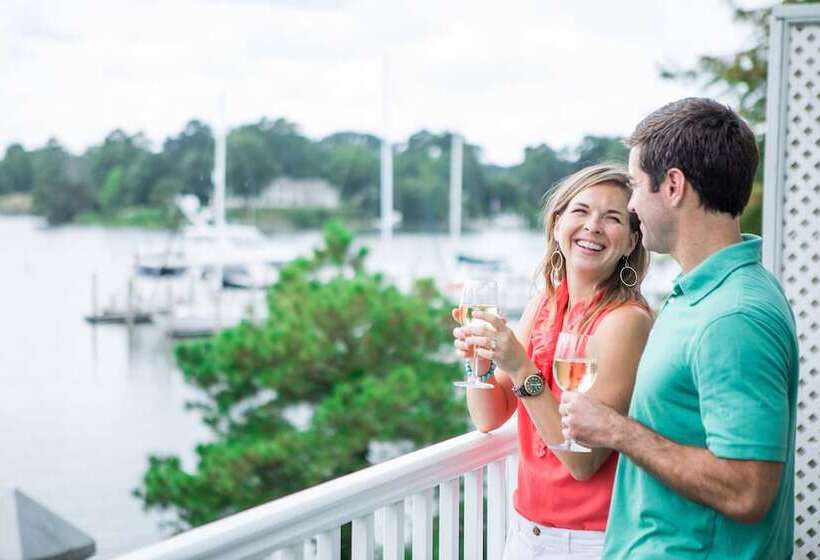 デラックスルーム, The Tides Inn