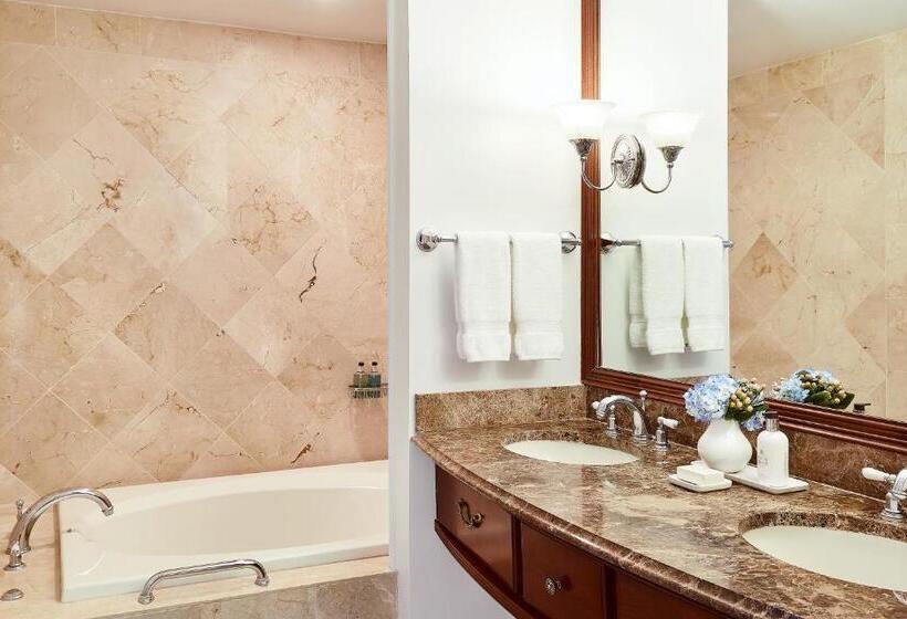 キングサイズベッドのスタンダードルーム, The Tides Inn