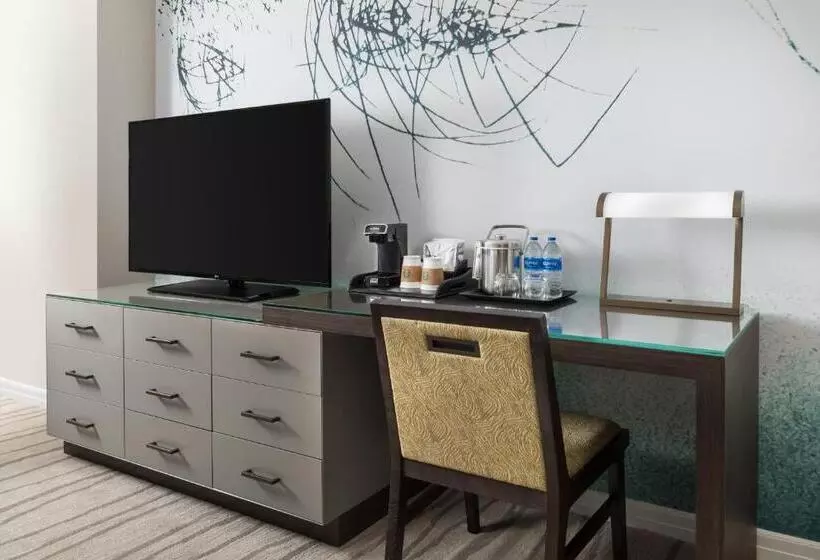 Deluxe room with river view, The Westin New Orleans